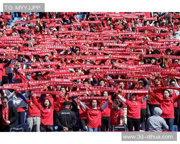 四二五体育会与火炬队的激烈对决引发球迷热情高涨